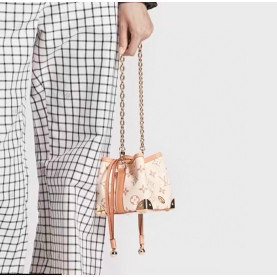 Louis vuitton  루이비통 여성 노에 퍼스 LV 참