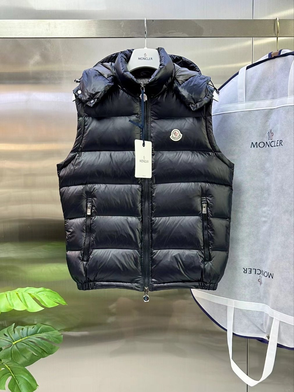 MONCLER 몽클레어 보메스 다운패딩조끼