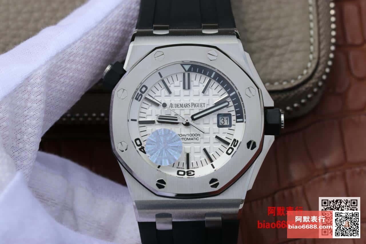 AUDEMARS PIGUET  오데마피게 로얄오크 오프쇼어 다이버 화이트다이얼 러버밴드