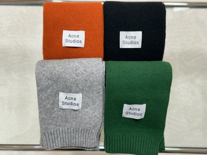 ACNE STUDIOS 아크네스튜디오 화이트탭 니트머플러