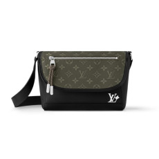 LOUIS VUITTON 루이비통 펄스 메신저 M12625