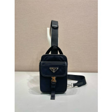 PRADA 프라다 리나일론 사피아노 스마트폰 힙색 2ZH194 2025/신상