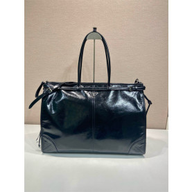 PRADA 프라다 라지 가죽 토트백 2VG128 2025/신상