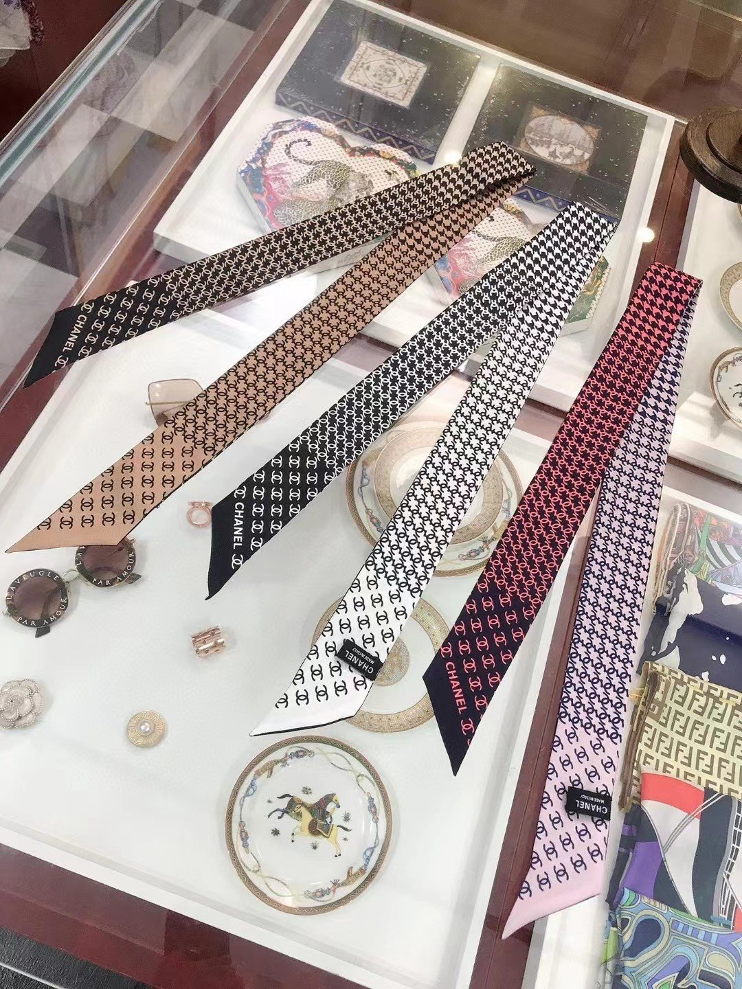CHANEL 샤넬 투톤 실크 방도 스카프