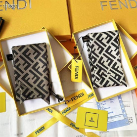 FENDI 펜디 로고 실크 방도 스카프
