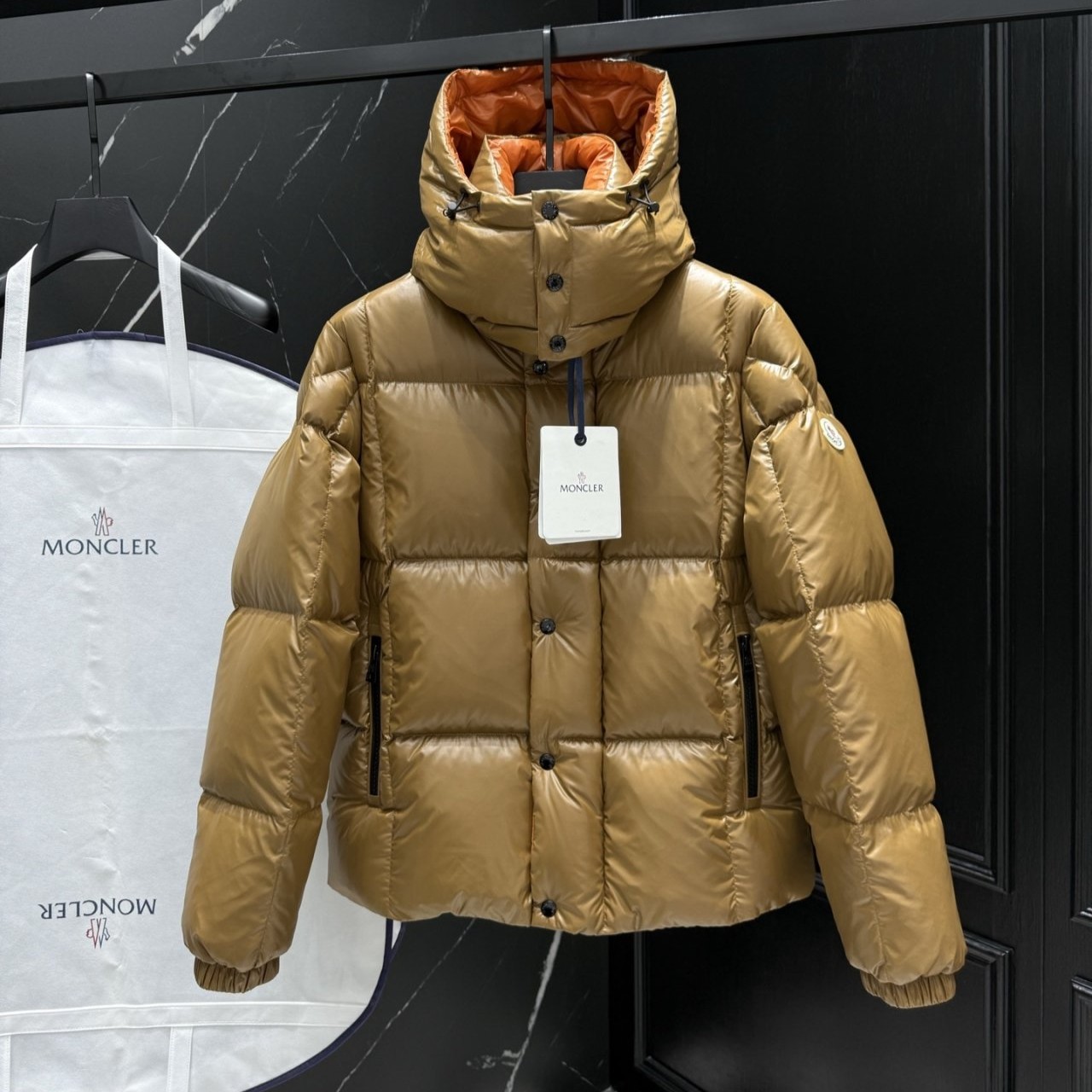 MONCLER 몽클레어 파라나 다운 숏패딩