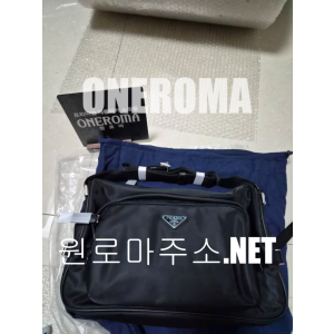 김*욱 고객님 프라다 리나일론 및 사피아노 가죽 숄더 백