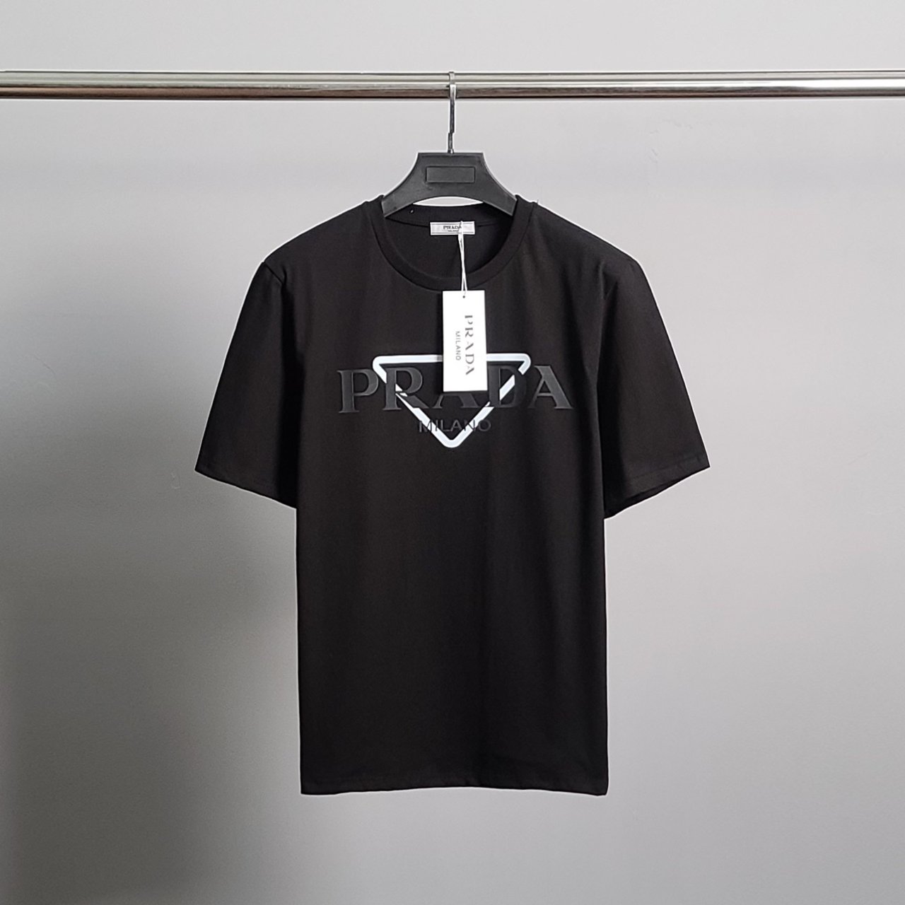 PRADA 프라다 삼각 빅레터링 코튼 반팔티