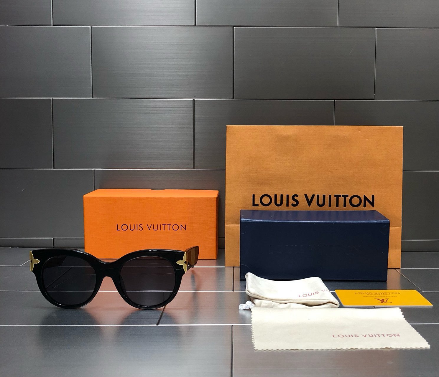 LOUIS VUITTON 루이비통 플라워 로고 선글라스