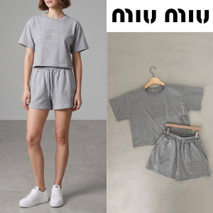 MIUMIU 미우미우 레터링 로고 크롭 셋업 2COLOR