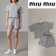 MIUMIU 미우미우 레터링 로고 크롭 셋업 2COLOR