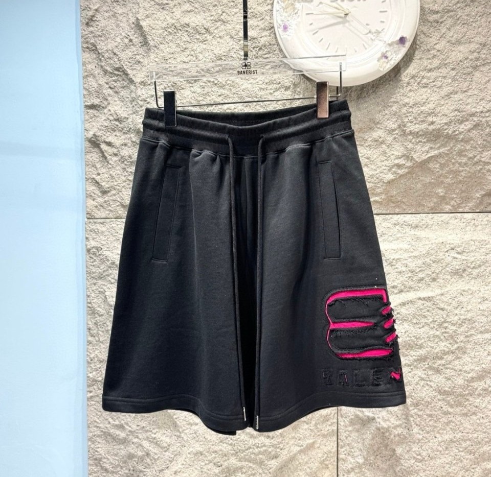 BALENCIAGA 발렌시아가 데미지 엠블럼로고 하프팬츠 2COLOR