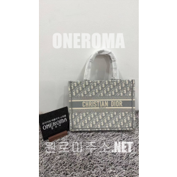 한*준 고객님 디올 북 토트백