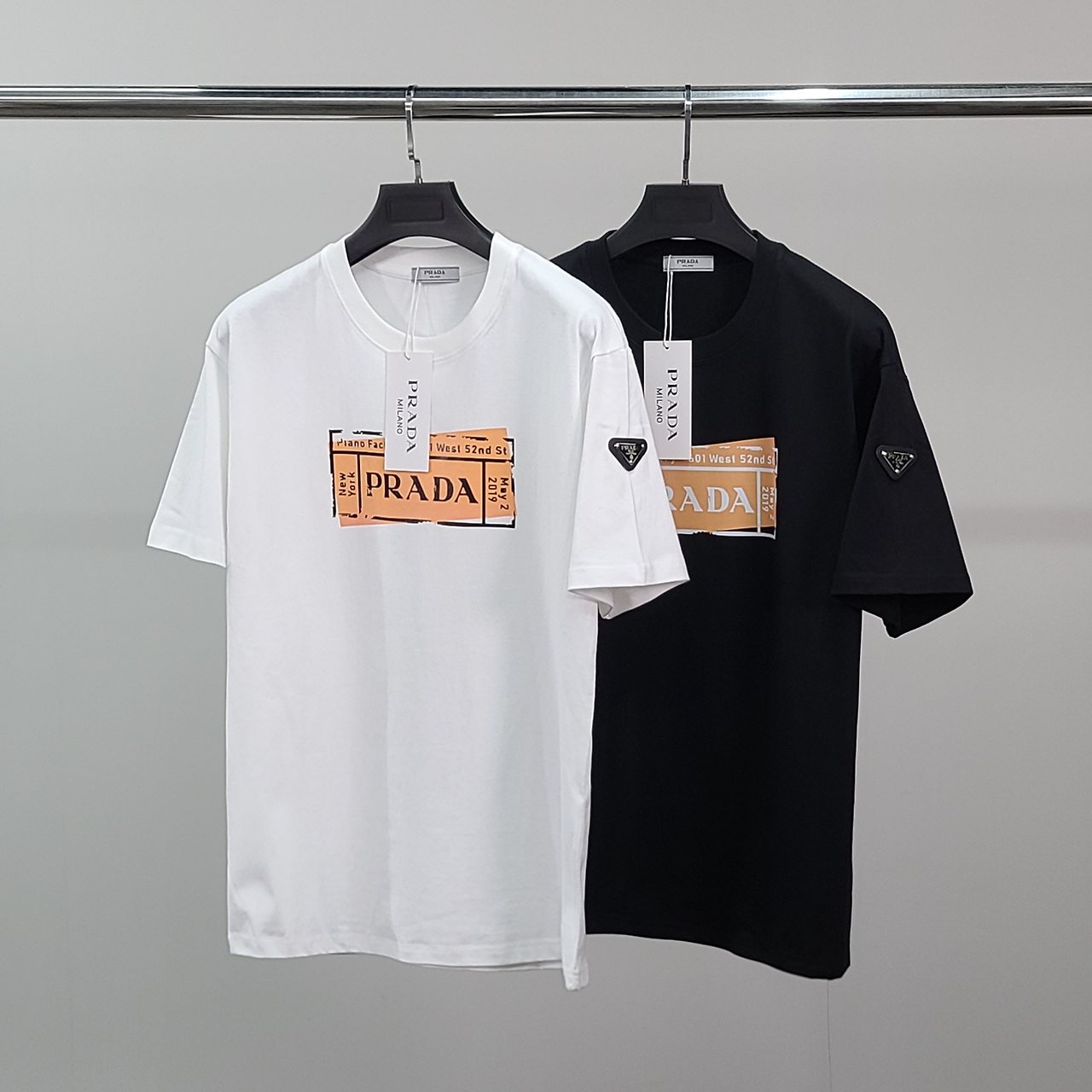 ●8월 판매 18위● PRADA 프라다 가슴페인트 코튼 반팔티