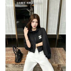 ●8월 판매 12위● CHANEL 샤넬 1021 CC 로고 크롭 윈드브레이커 3COLOR