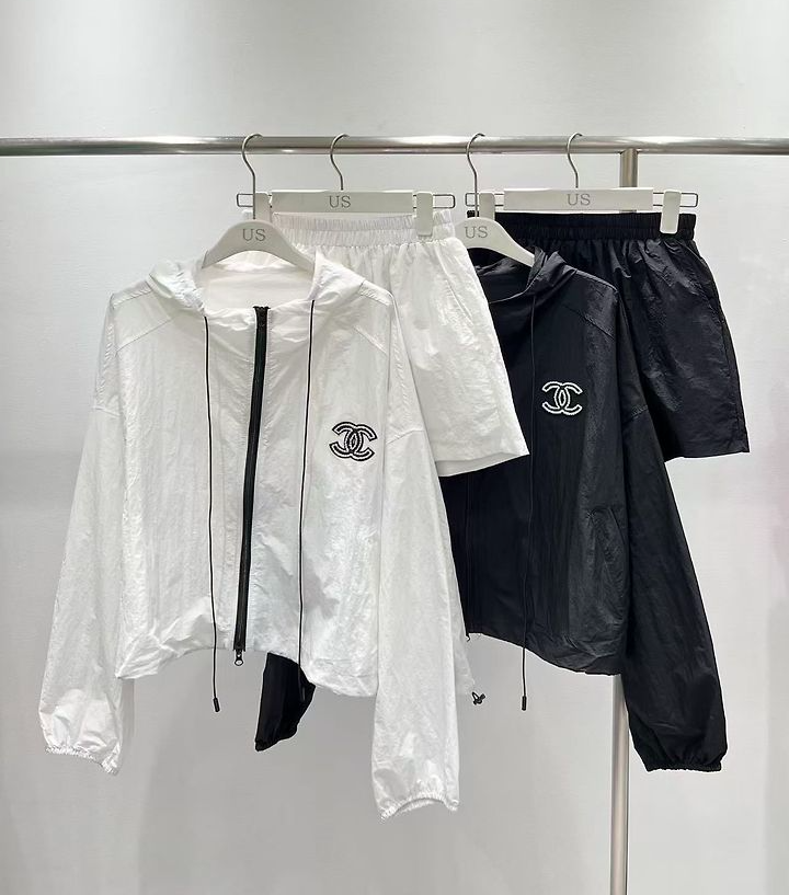 CHANEL 샤넬 1060 CC 로고 나일론 윈드브레이커&쇼츠 세트