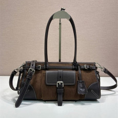 PRADA 프라다 시그니처 미디엄 숄더백 1BA426